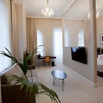 Tiffi Old Town شقة فندقية وارسو
