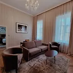 Tiffi Old Town 公寓式酒店 4*