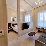 Tiffi Old Town 公寓式酒店 4*