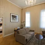 Tiffi Old Town 4*