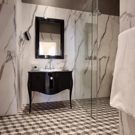 Incanto Old Town Boutique Previous Tiffi Old Town 4*