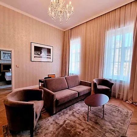 מלון דירות Incanto Old Town Boutique Previous Tiffi Old Town 4*
