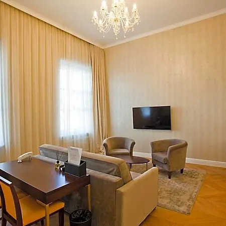 מלון דירות Incanto Old Town Boutique Previous Tiffi Old Town 4*