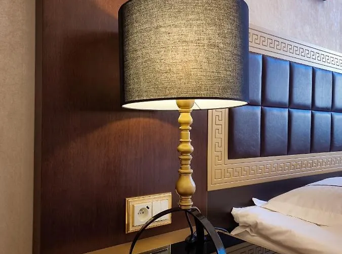 Tiffi Old Town Apartmanhotel