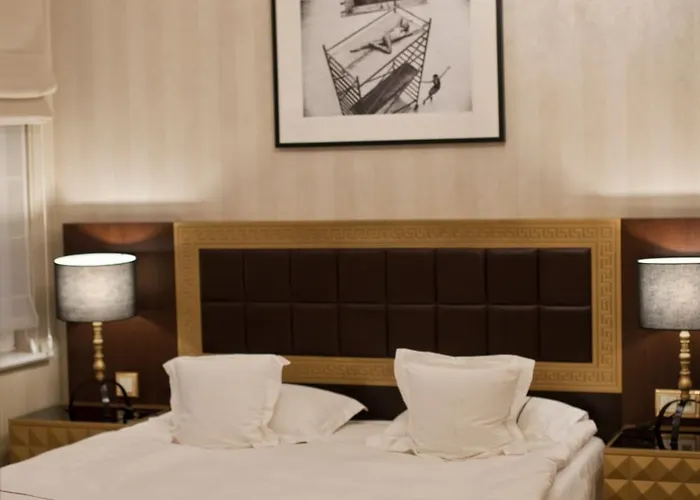 Tiffi Old Town Apartmanhotel