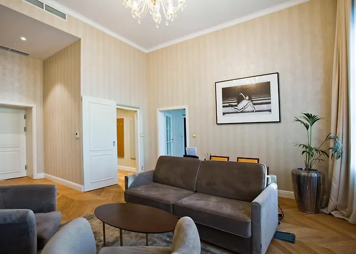 Tiffi Old Town 4* Warschau